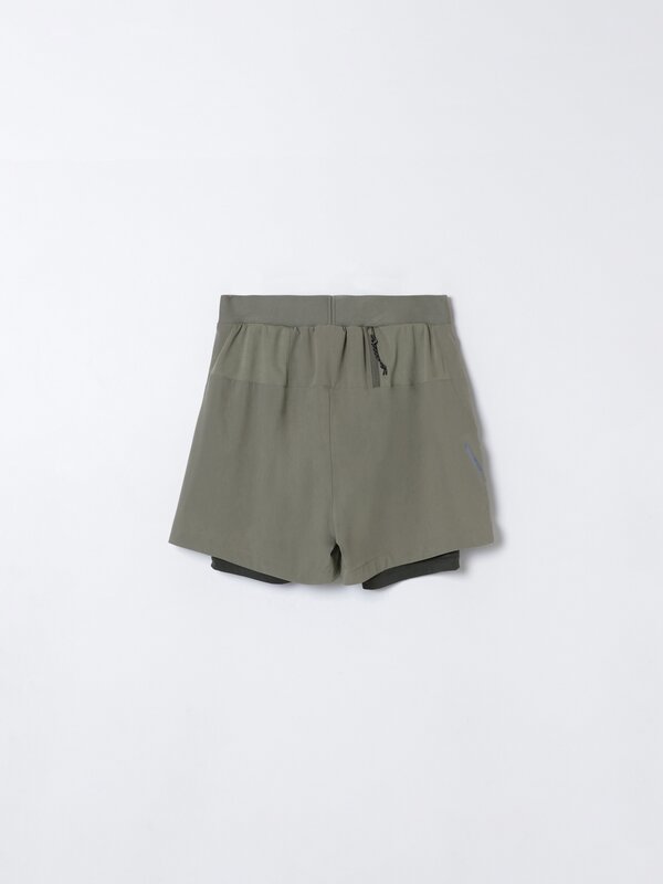 Sports shorts with short leggings