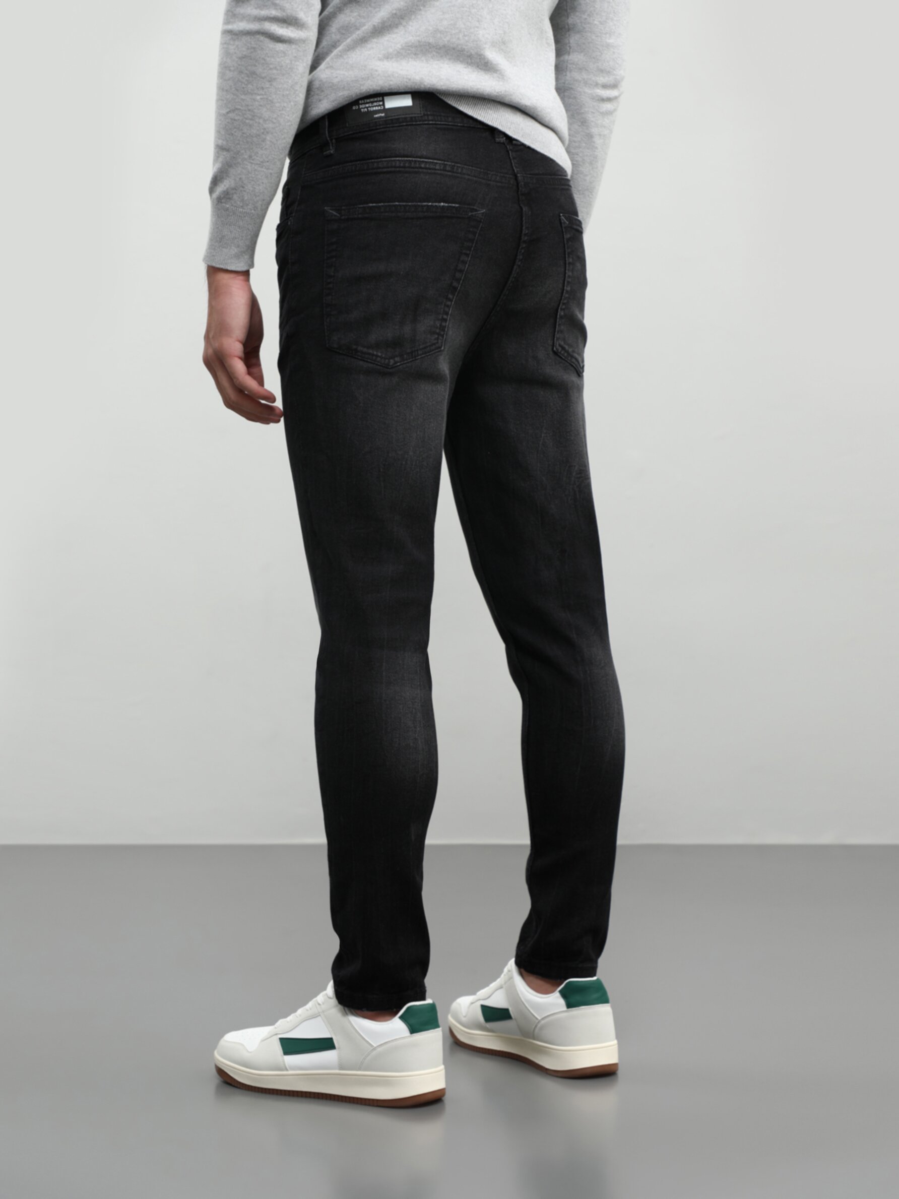Order AMI PARIS Carrot Fit Trousers Black Pants from solebox | MBCY
