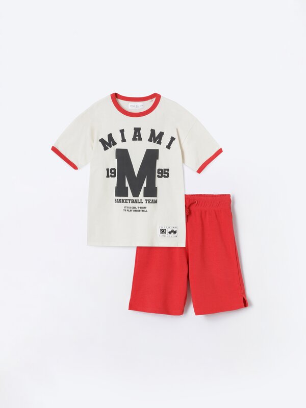 Conjunto de camiseta estampada y bermuda