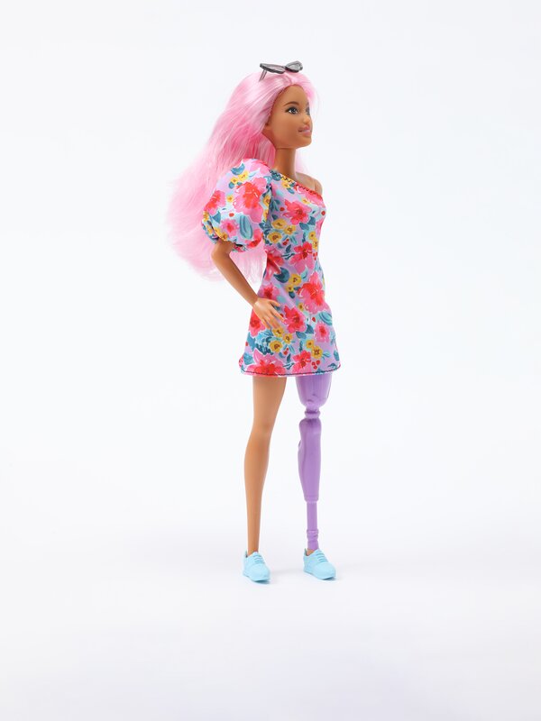 Barbie™ fashonista amb els cabells rosa