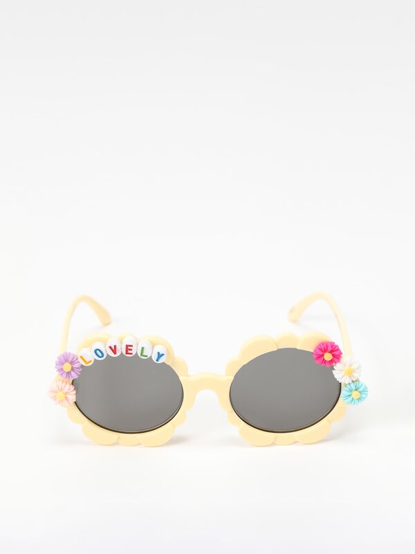 Flower-shaped sunglasses