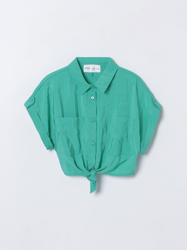 Loose-fitting knotted shirt