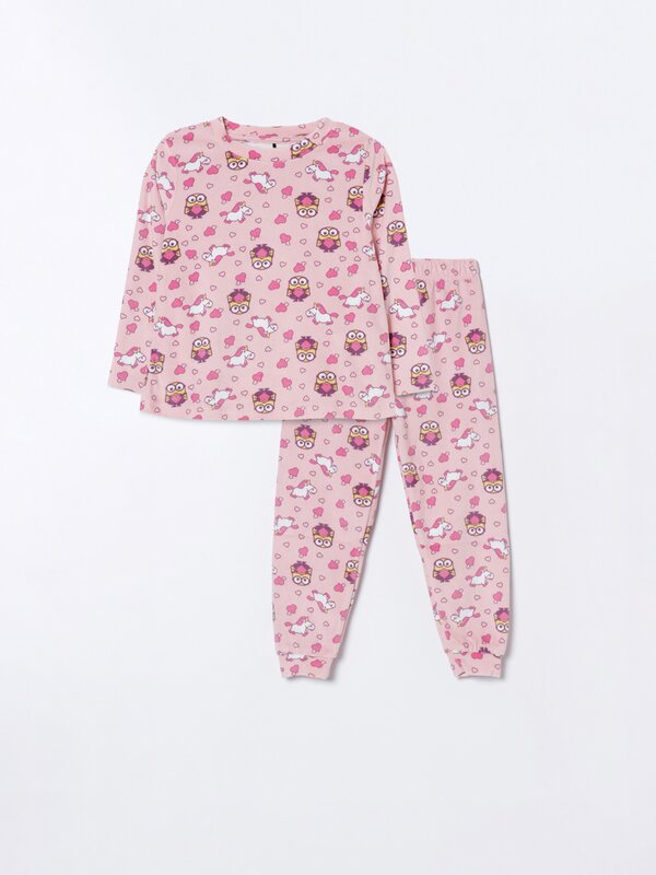 Conjunto de pijama ©UCS LLC aterciopelado