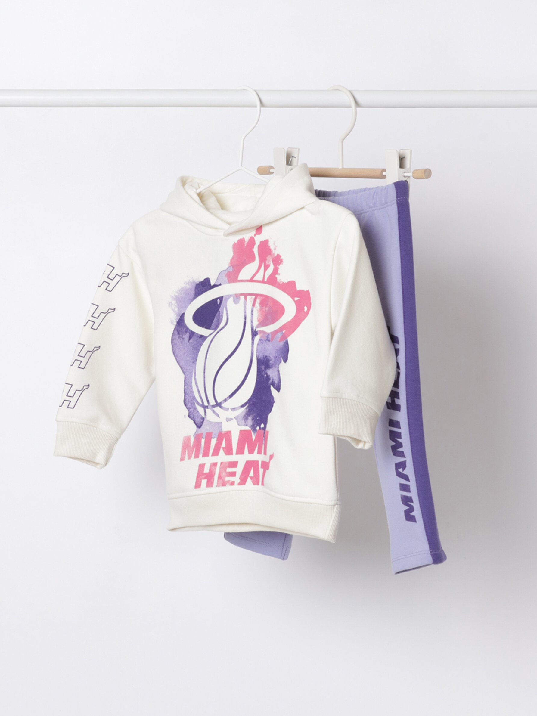 MIAMI HEAT NBA™ plush set - SWEATSHIRTS - CLOTHING - BABY GIRL | 0 - 4  years - KIDS - | Lefties SPAIN