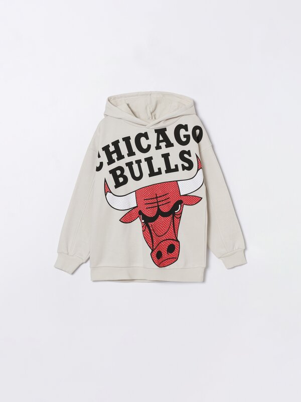 white chicago bulls sweatshirt