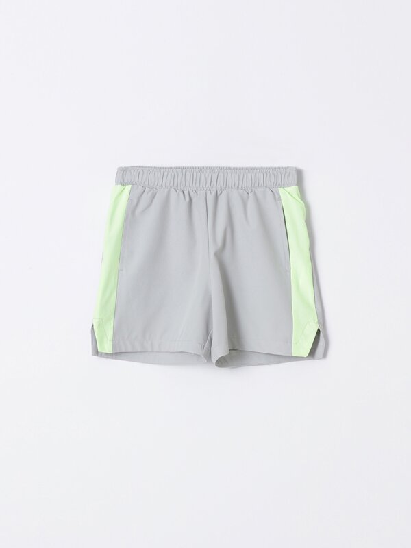 Sporty Bermuda shorts with side stripes