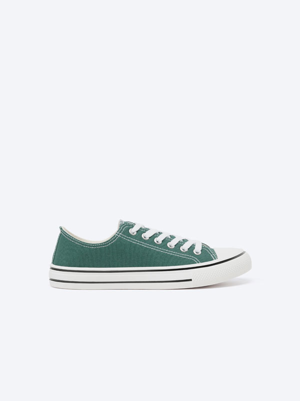 Fabric sneakers with toecap