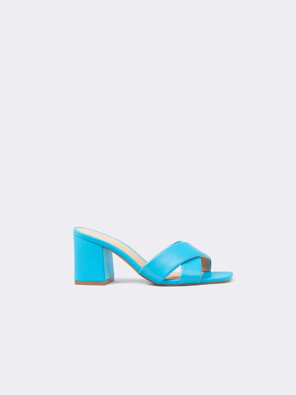 Padded crossover sandals