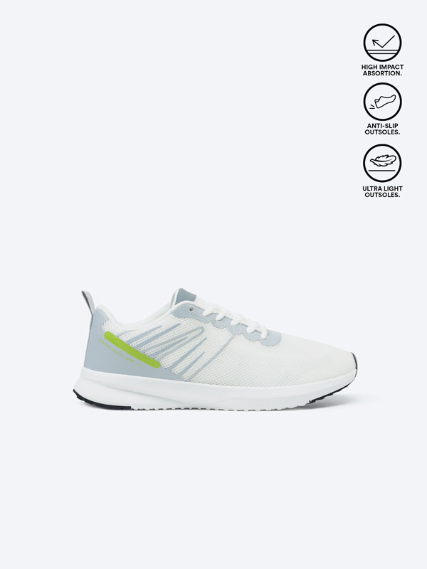 Technical running sneakers