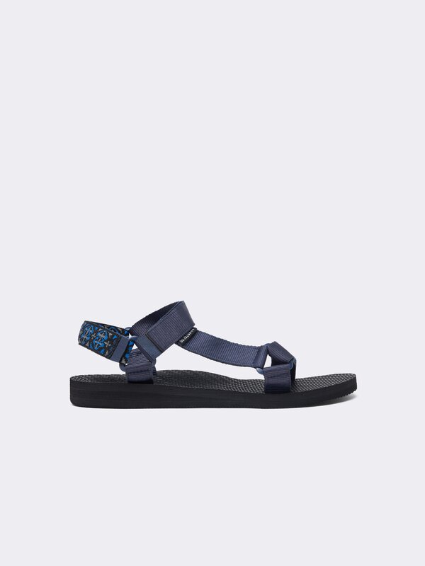 Sporty sandals