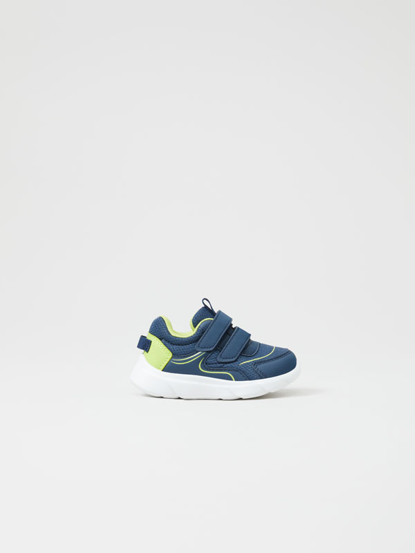 Contrast sneakers