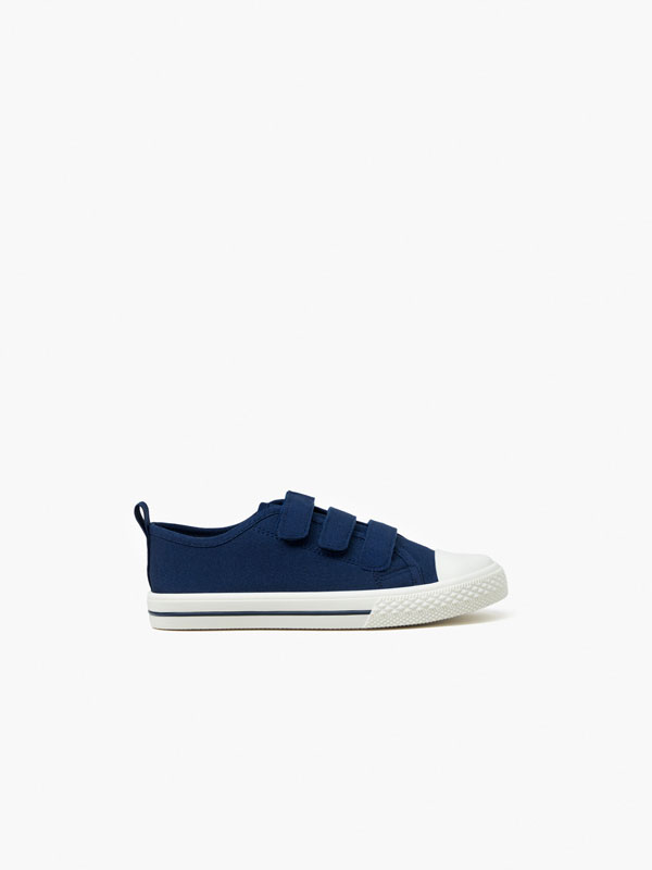 Fabric sneakers with toecap