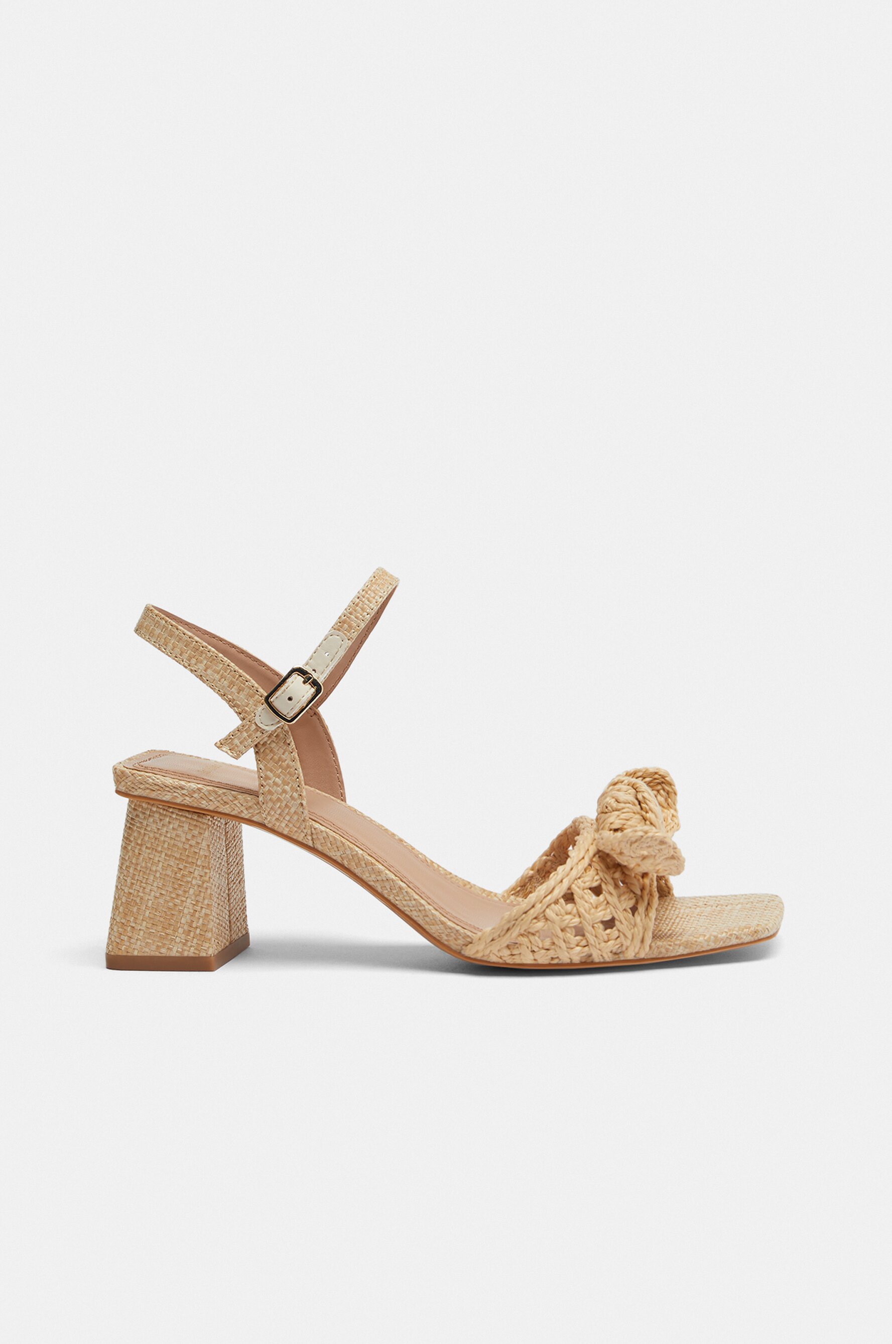 High heel sandals with bow