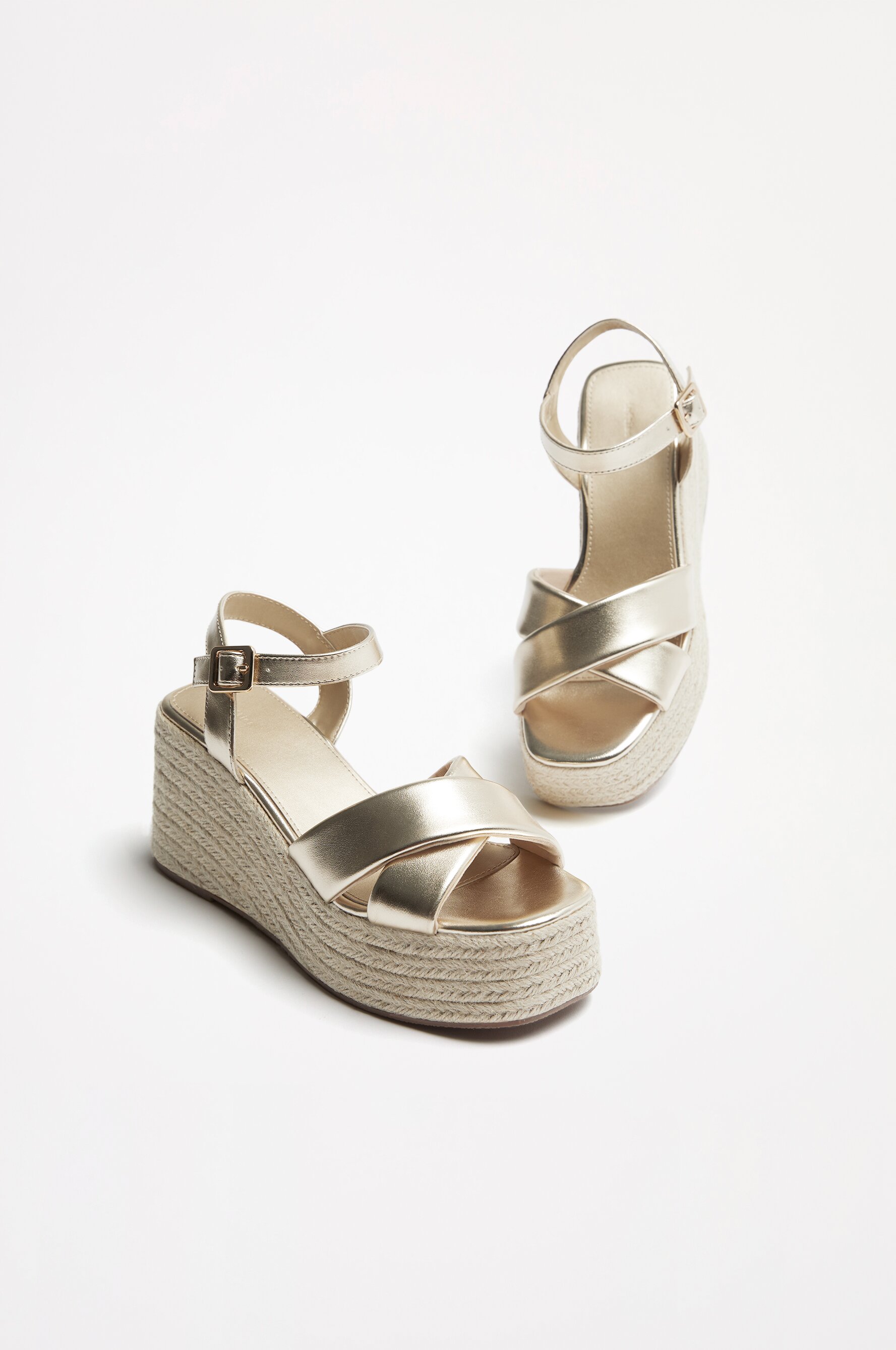 Sandali incrociati con zeppa new arrivals