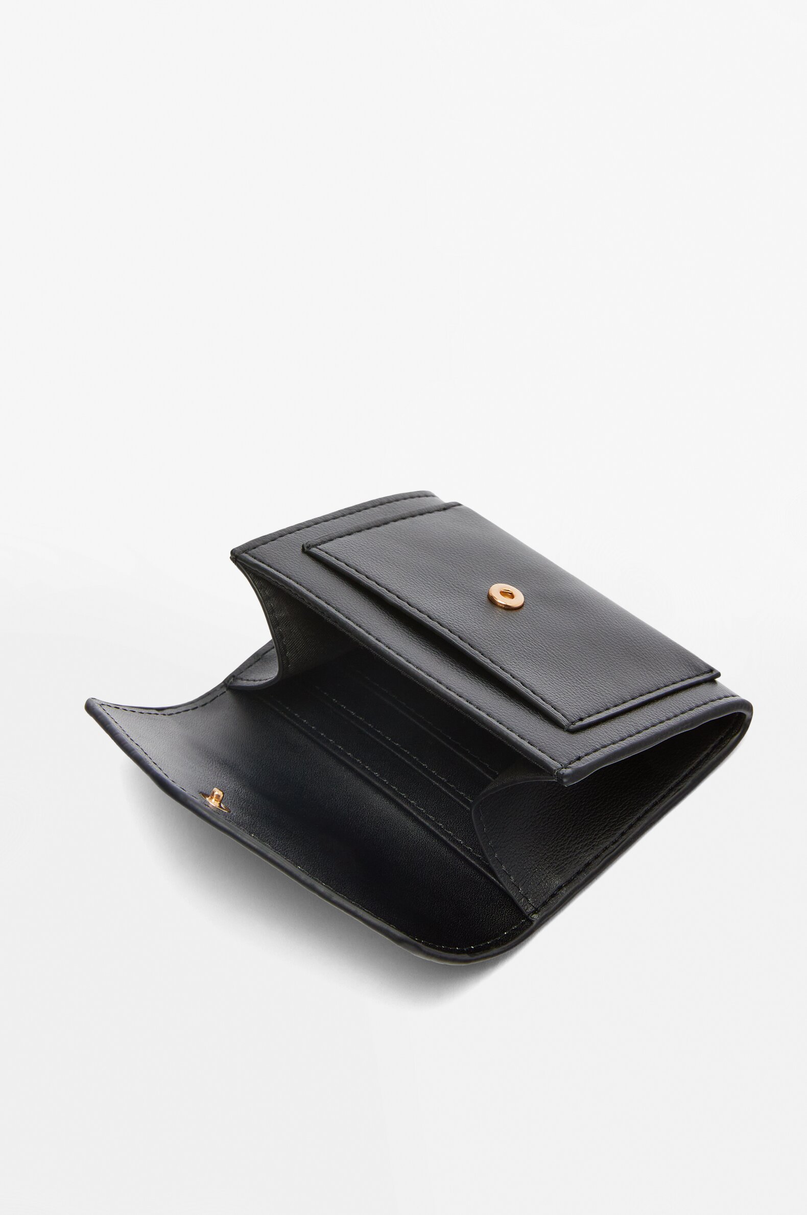 Clutch style wallet shop