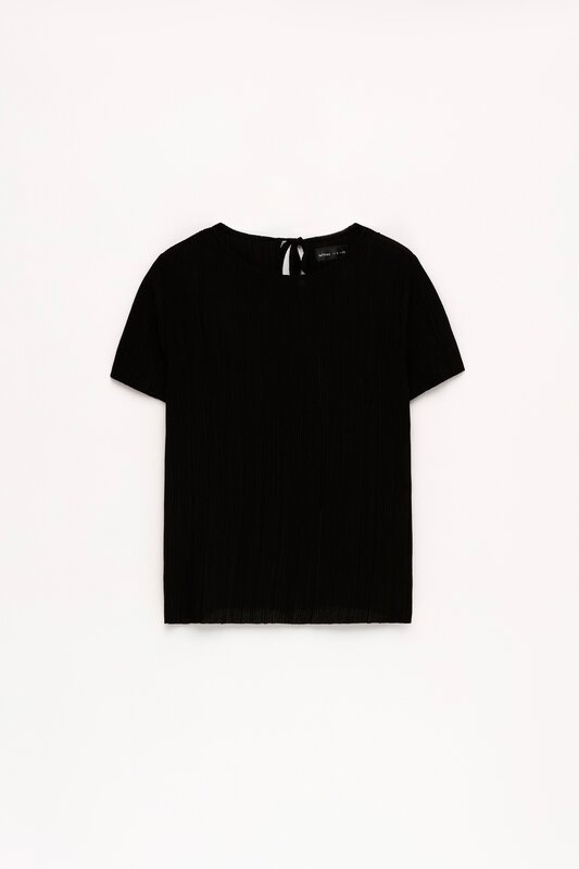 Flowing pleated T-shirt