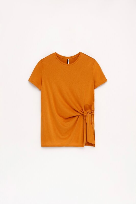 T-shirt with side knot