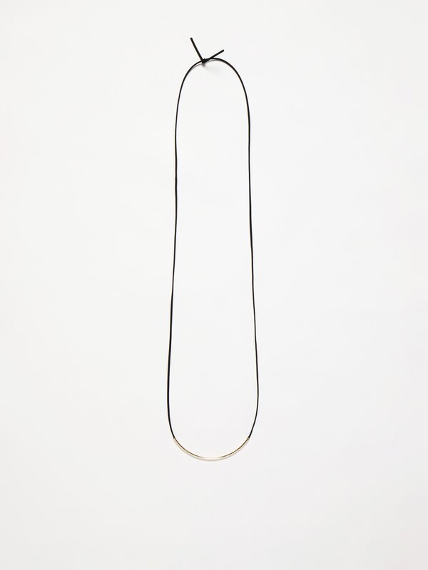 Long necklace with metal detail
