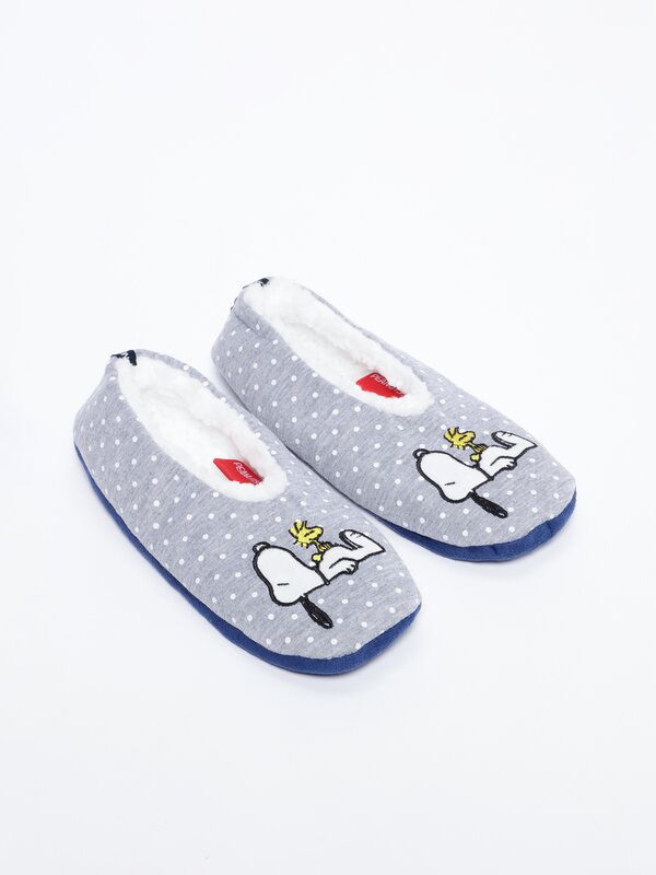 Snoopy Peanuts™ sock-style slippers