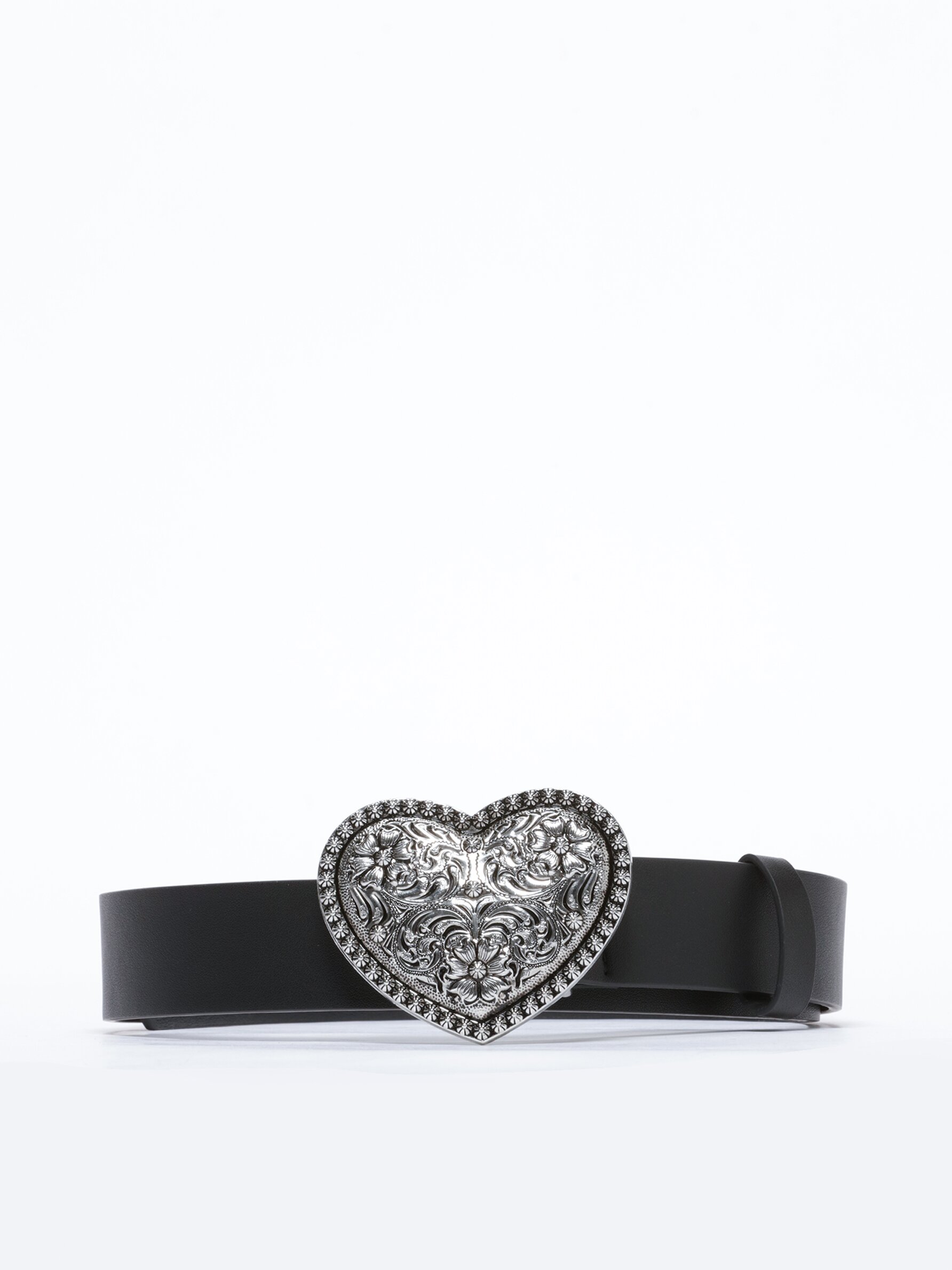 Heart buckle outlet belt