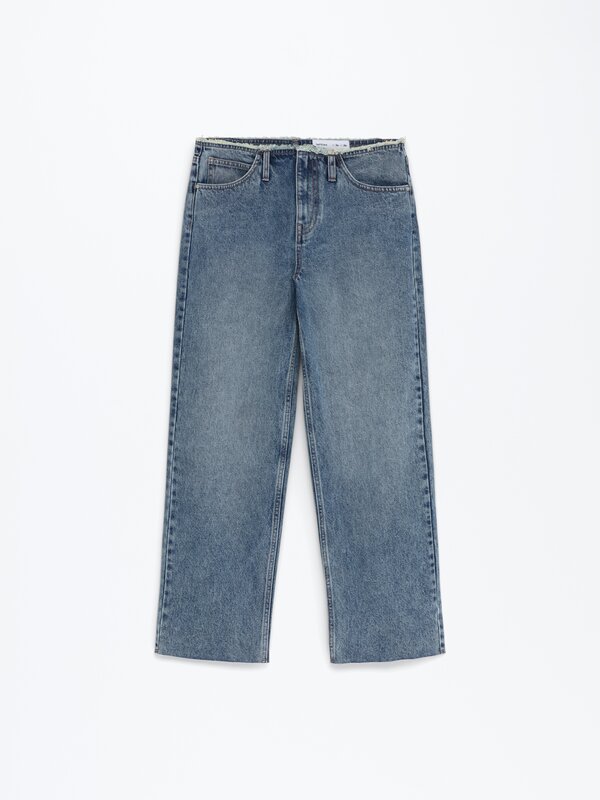 Jeans straight con cintura desflecada
