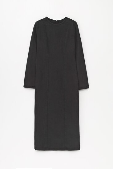 El vestido negro largo de 17,99€ de Lefties que más vamos a ver todo el  verano
