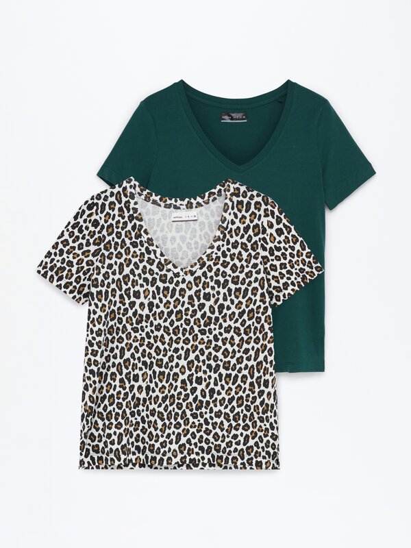 Pack of 2 basic V-neck T-shirts
