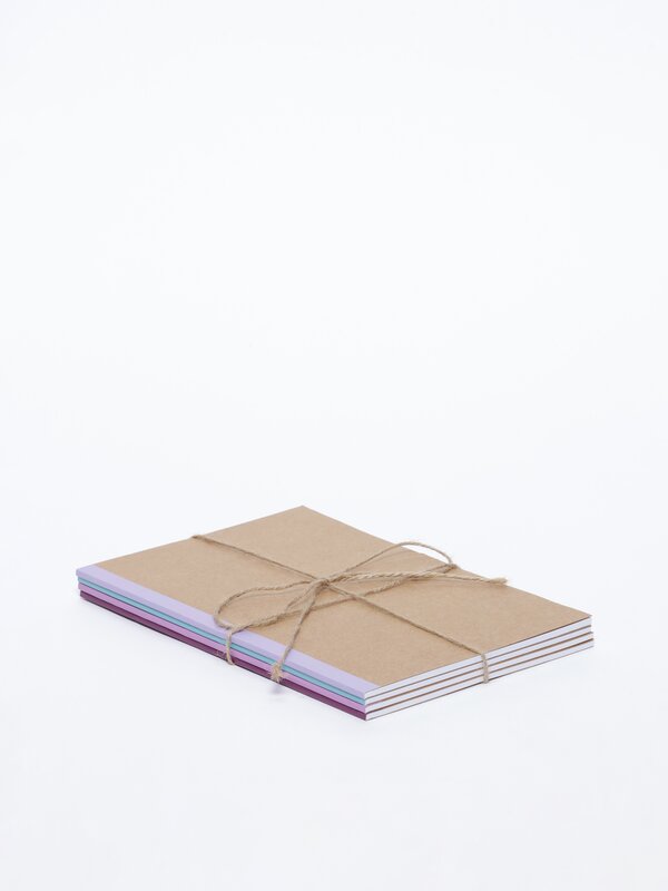 Pack of 4 notebooks with a coloured border