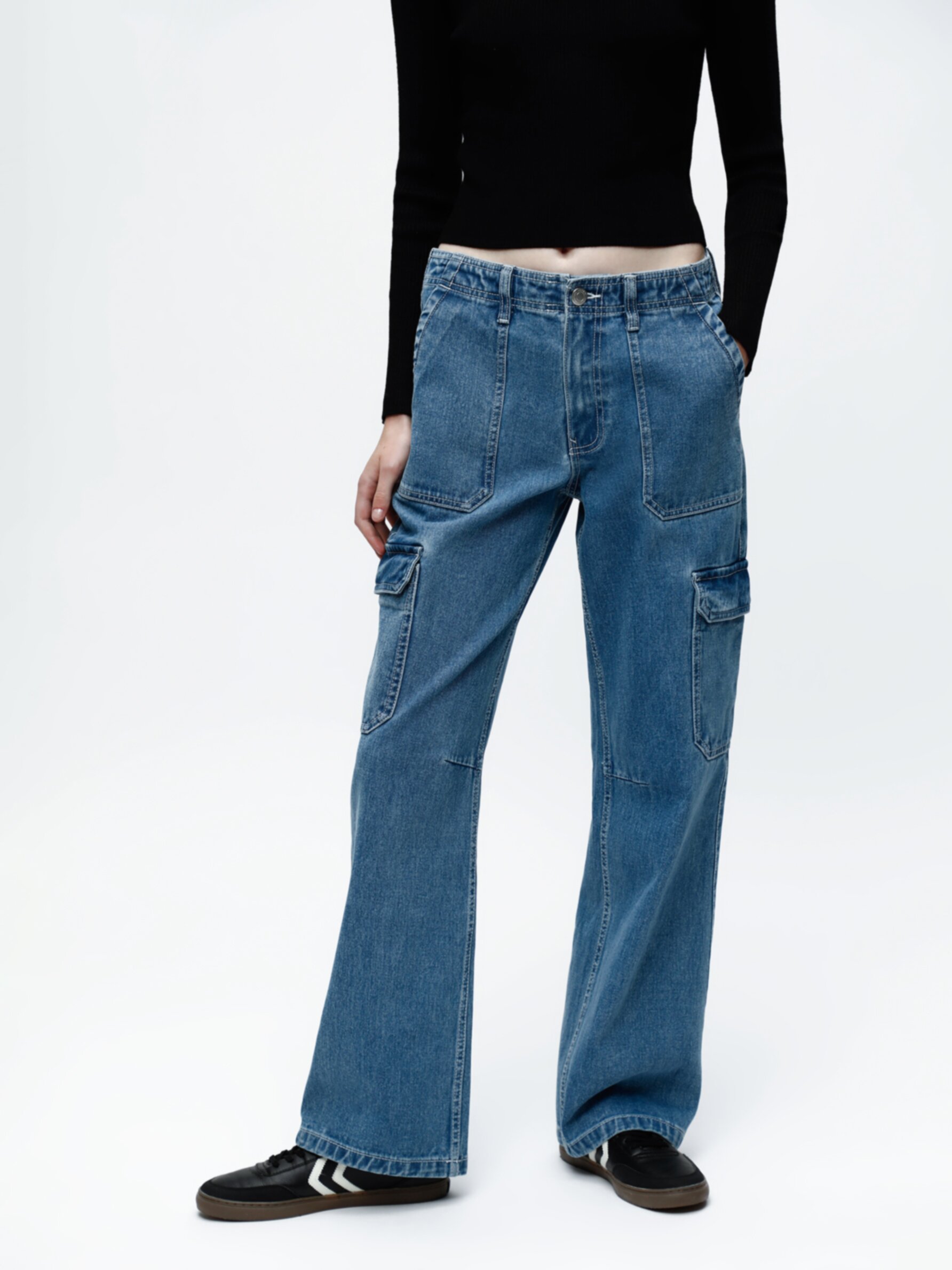 Jeans cargo com bolsos - Mulher