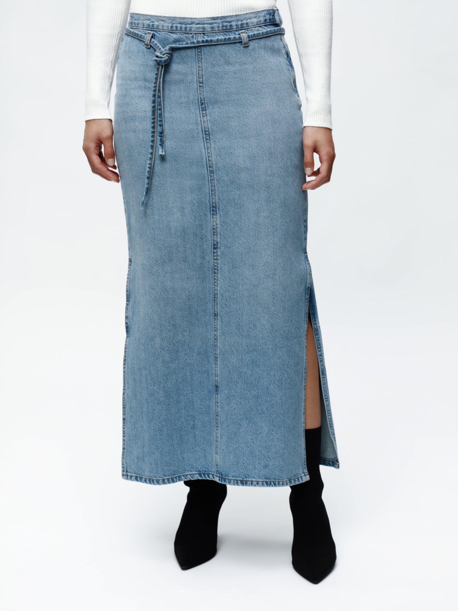 Denim skirt and store belt