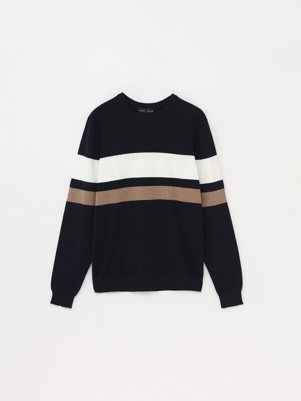 Round neck sweater