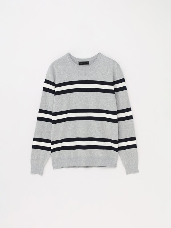 Round neck sweater