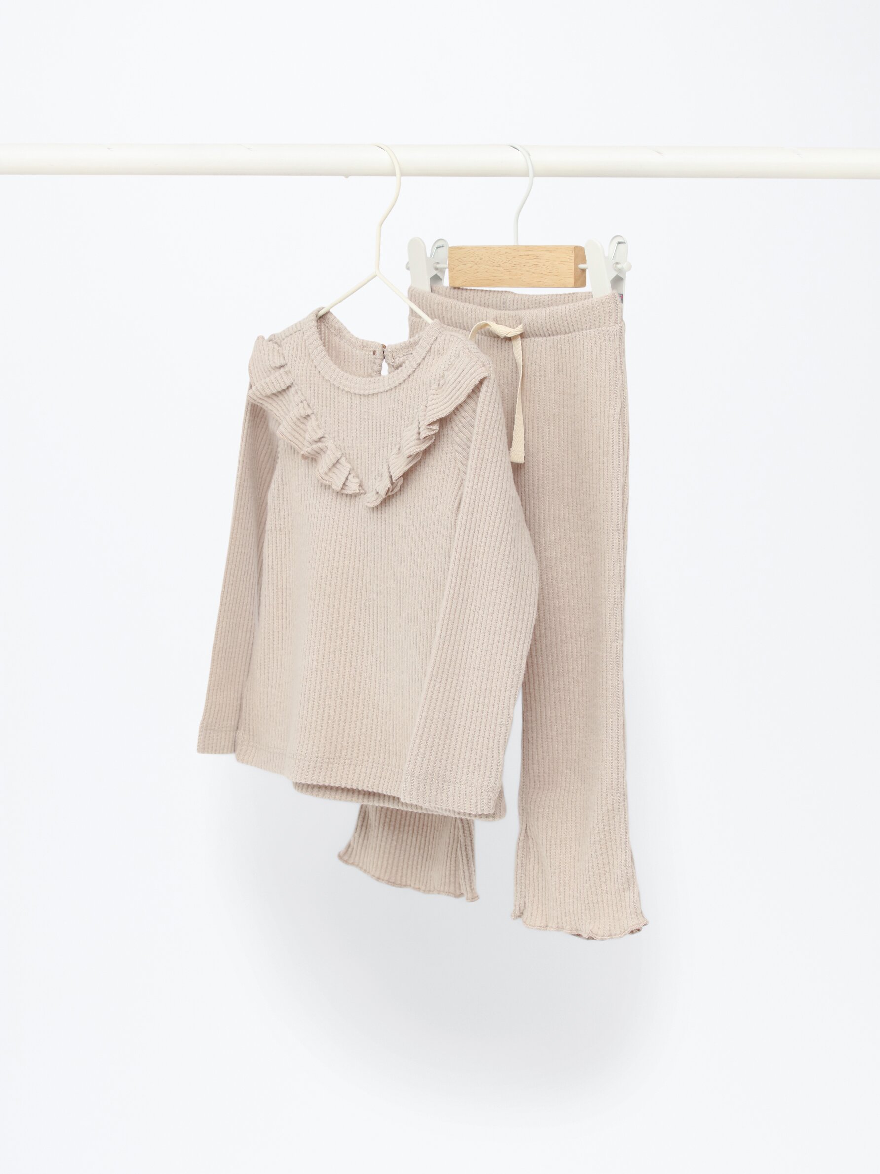 Zara knit on sale sweater with ruffles