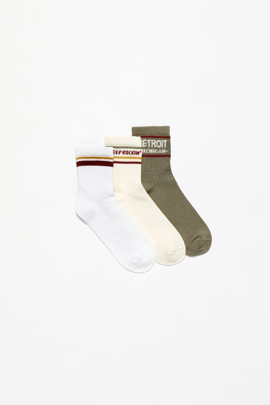Pack of 3 pairs of ribbed socks.