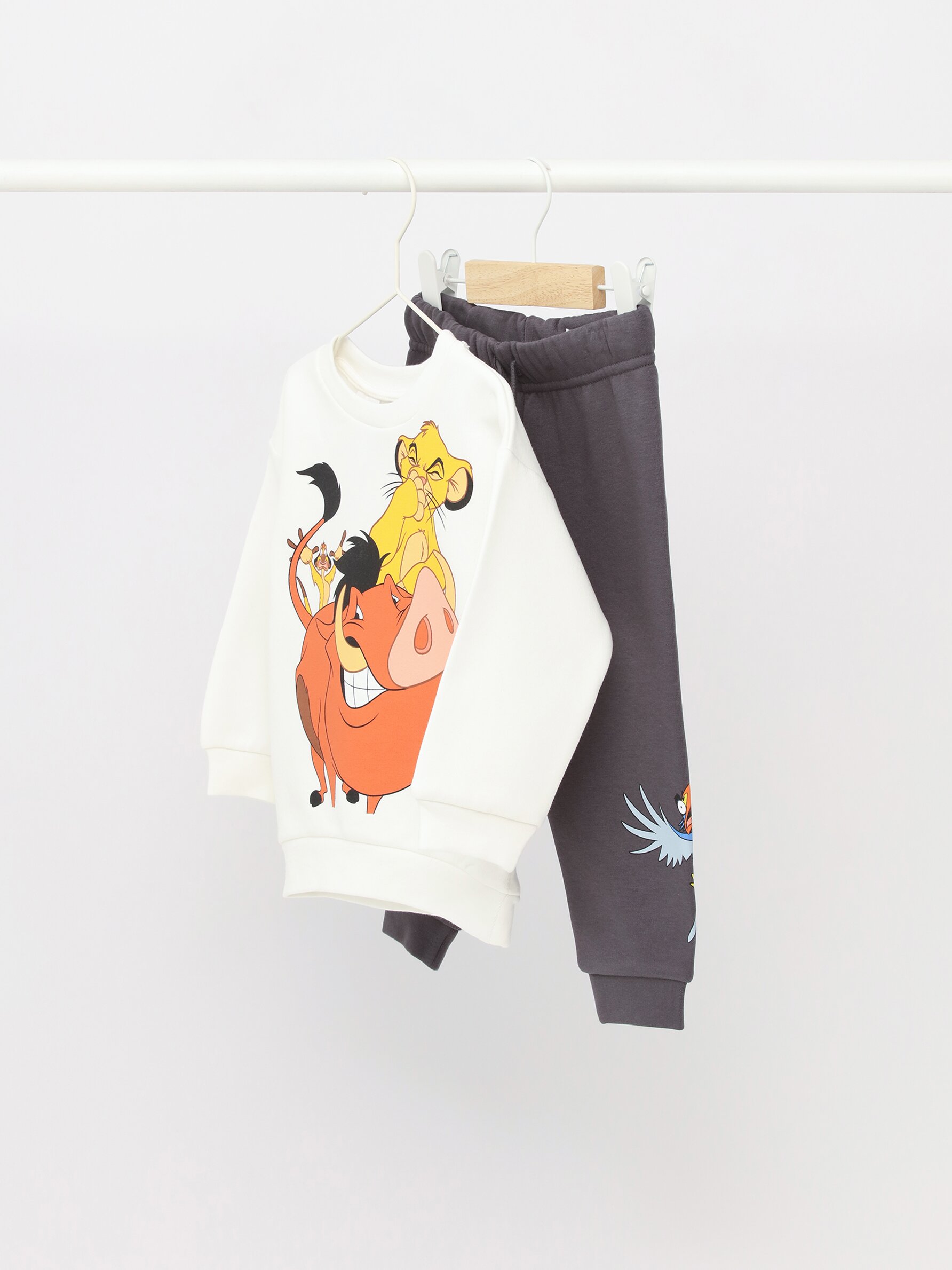 Conjunto de sudadera y pantal n El Rey Le n Disney