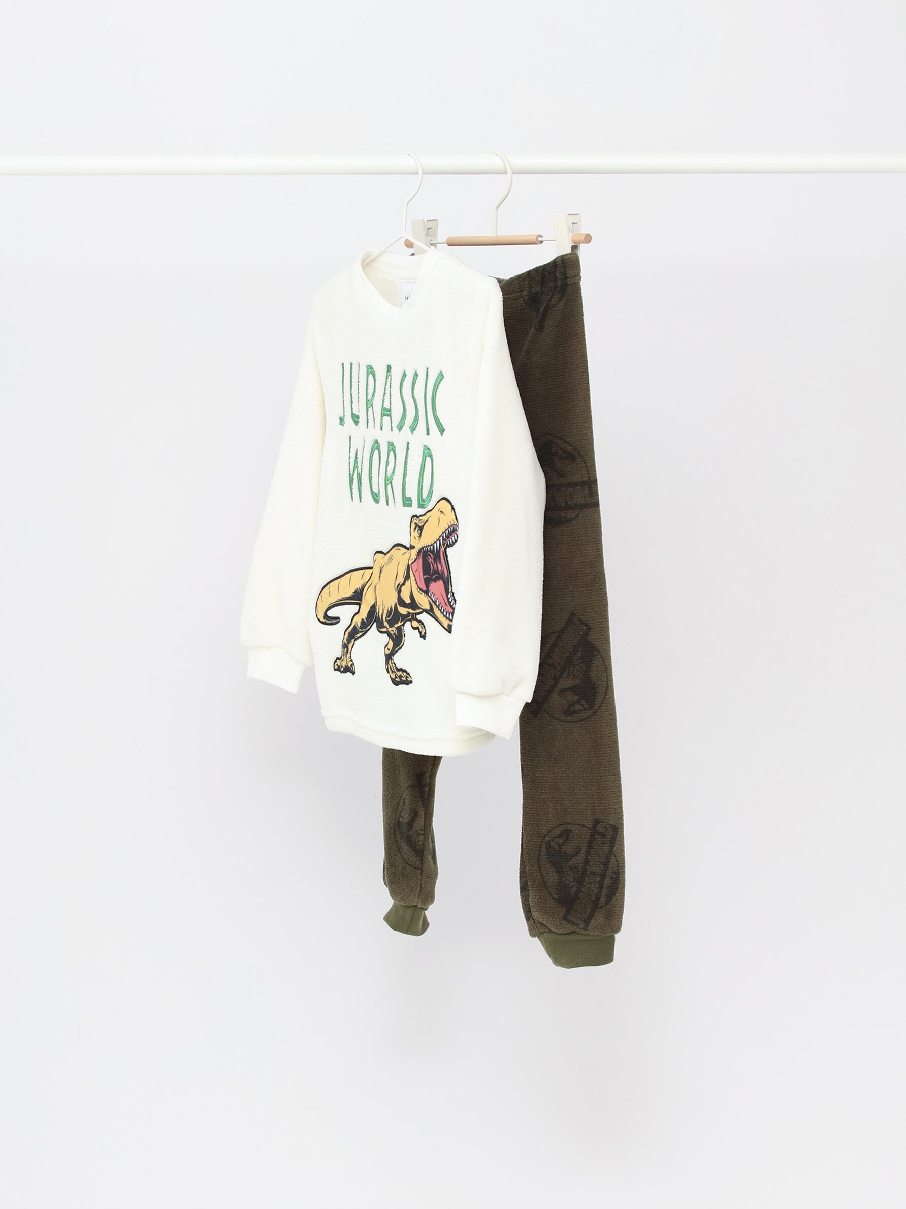 Camiseta jurassic best sale world niño zara