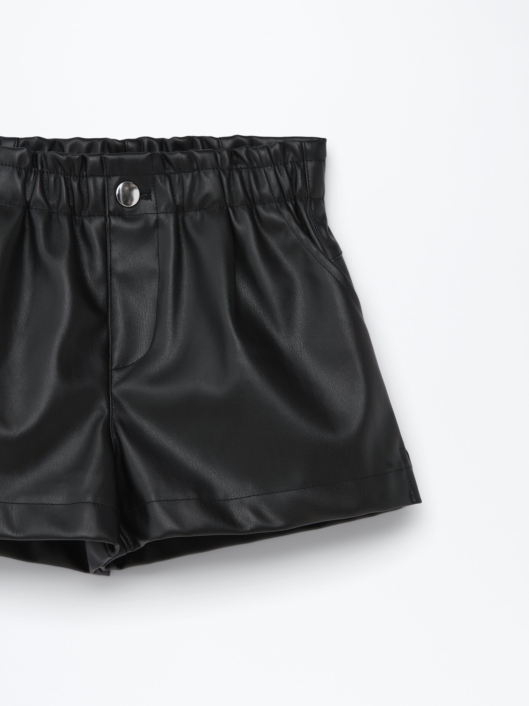 Short best sale piel negro