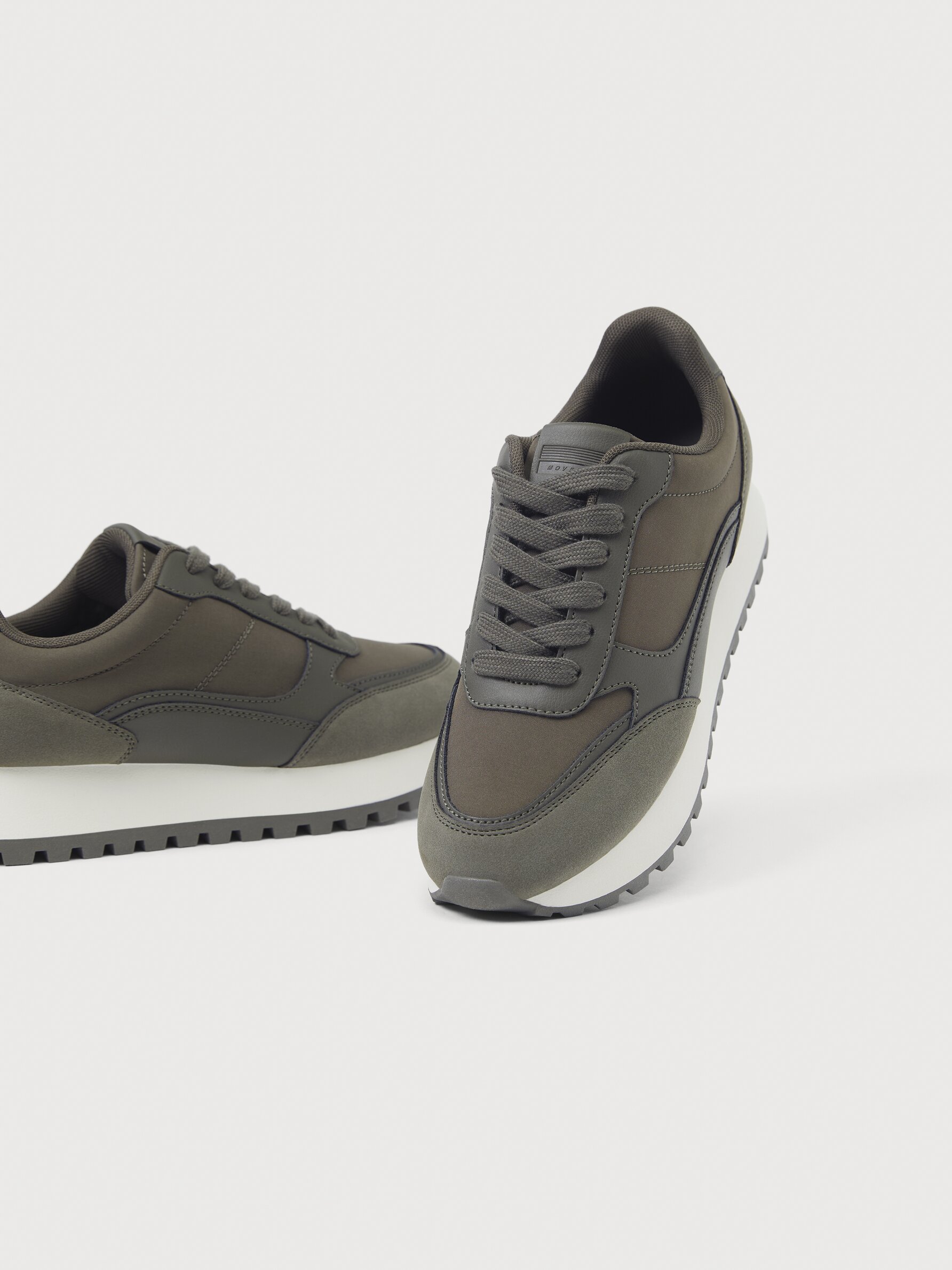 Sneaker on sale chunky sole