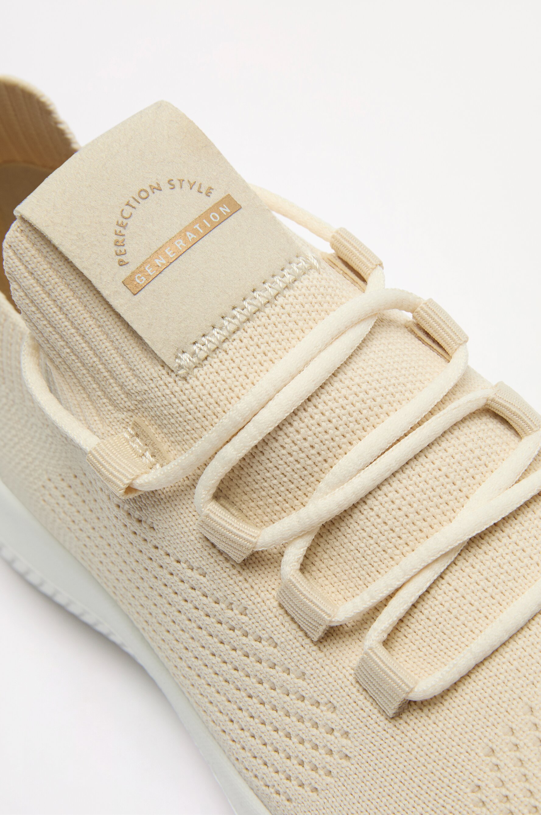 Minimalist sneakers women best sale