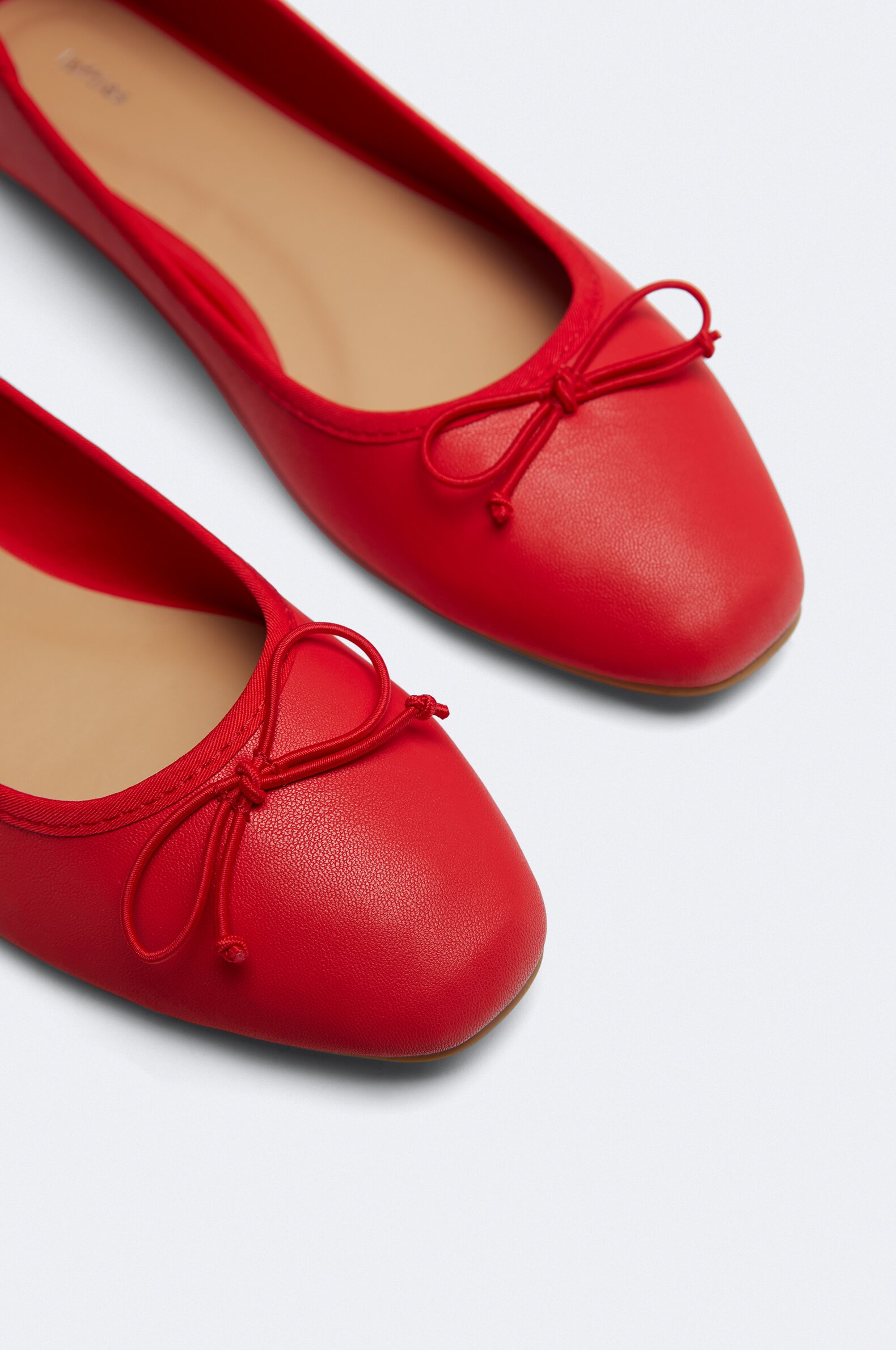 Ballet flats with bow