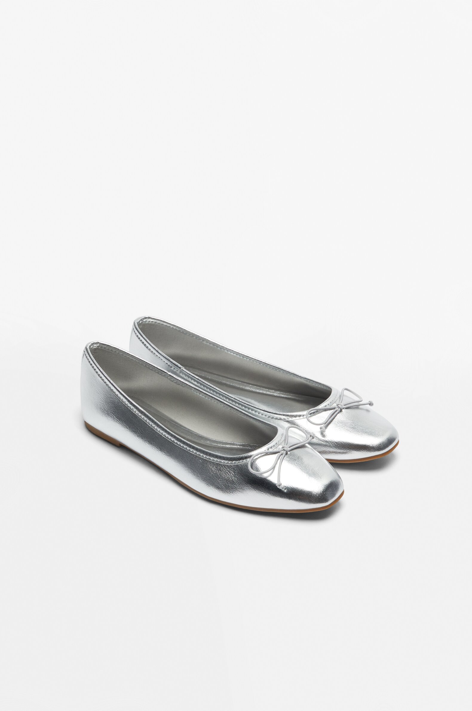 Silver flats for top women