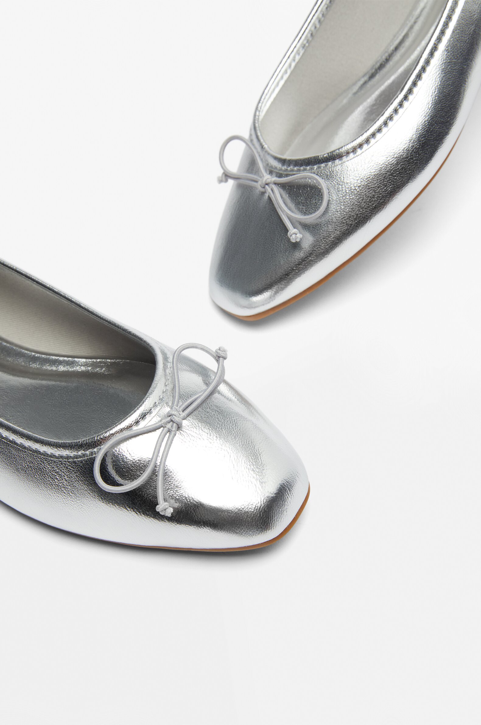Gray flat shoes 2025
