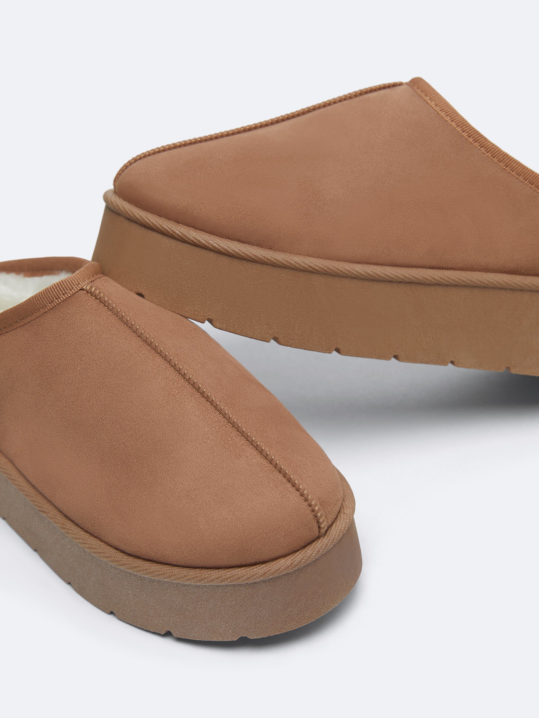 Chunky clogs 2025