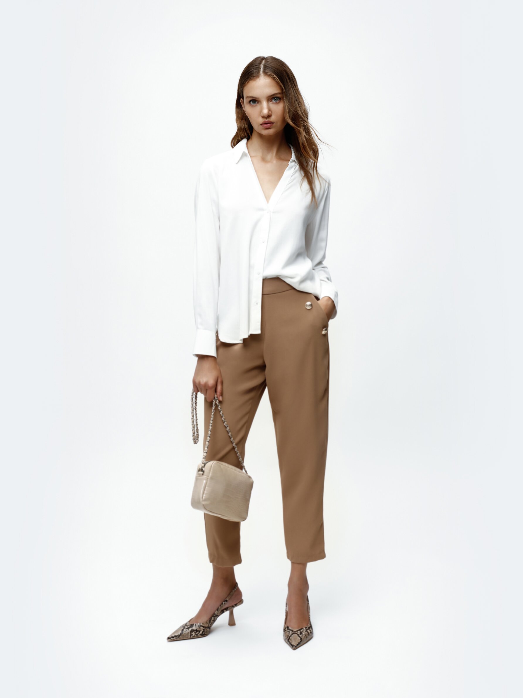 Beige best sale snakeskin shoes