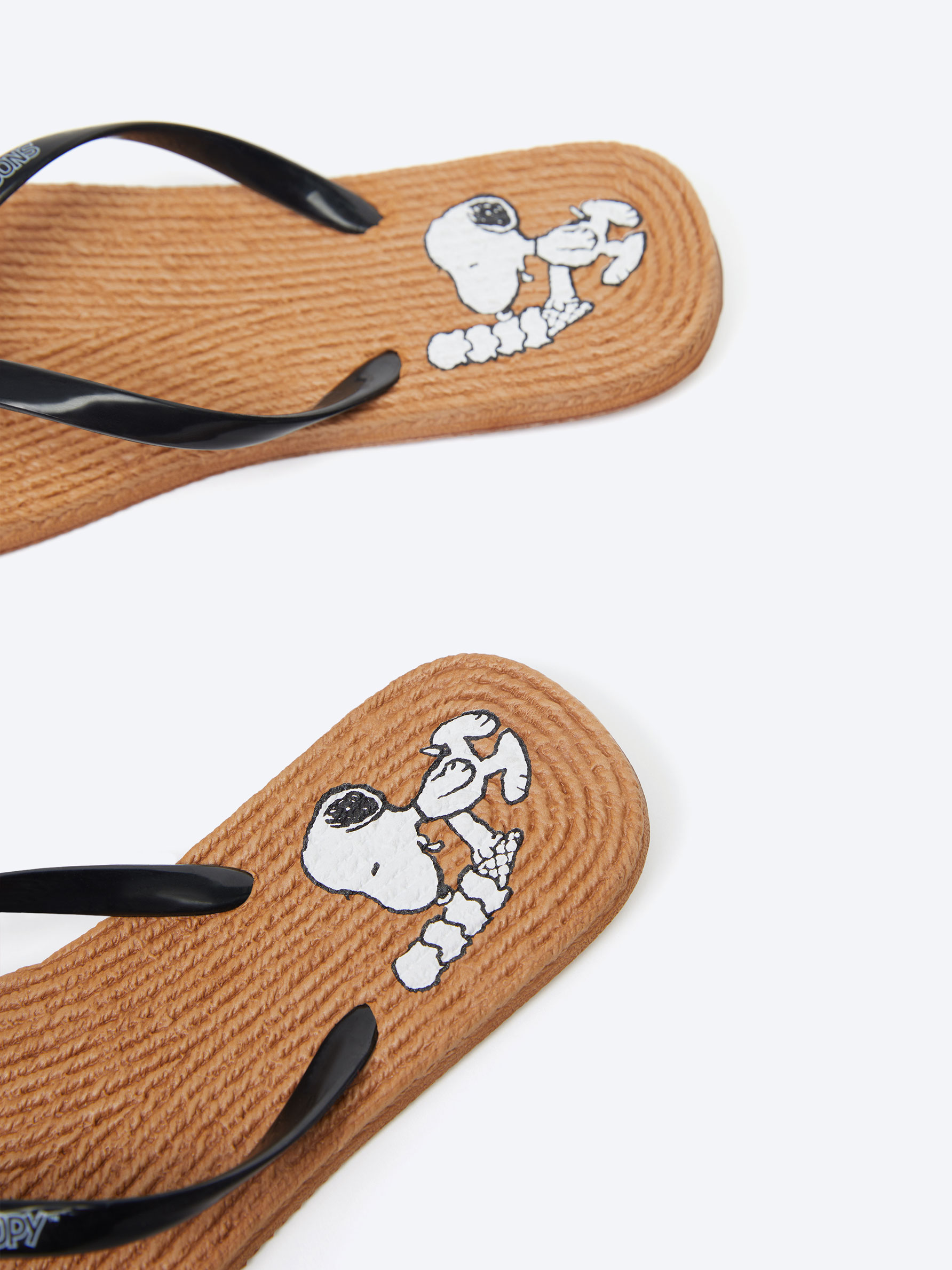 SNOOPY PEANUTS pool sandals Collabs CLOTHING Woman