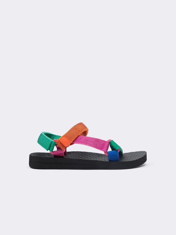 Sandalia deportiva brillos