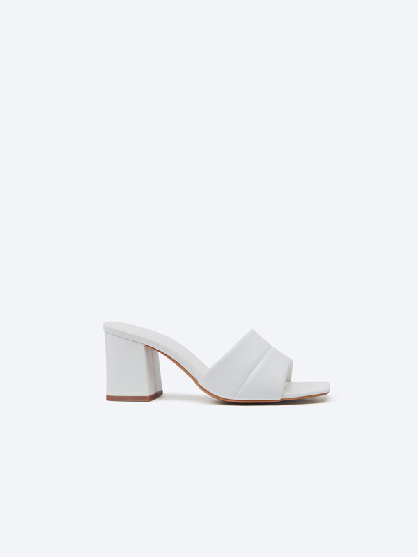 Sandalia mule tacón