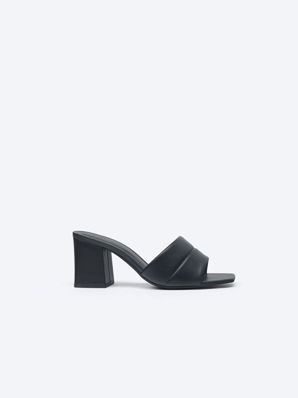 Sandalia mule tacón