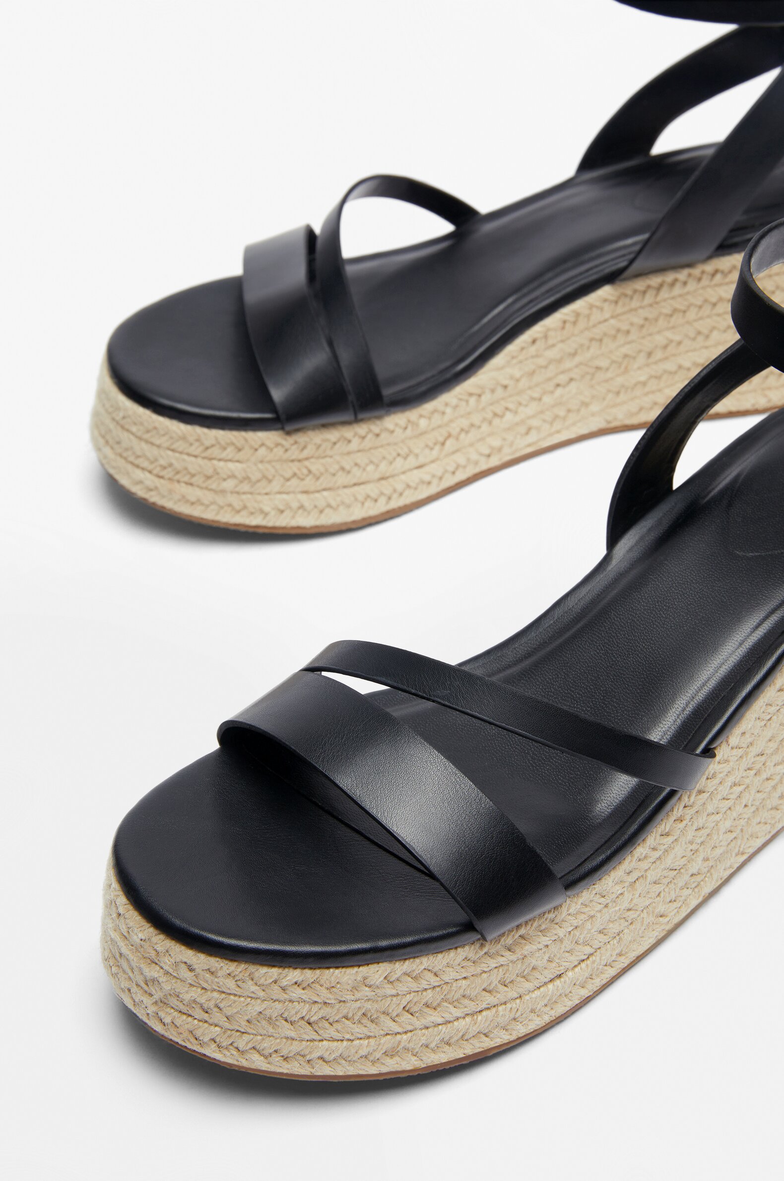 Gray wedges 2025