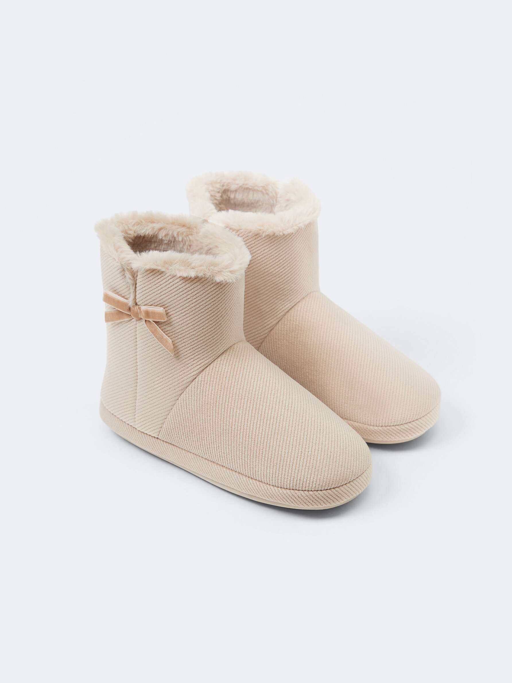 House slipper hotsell boots